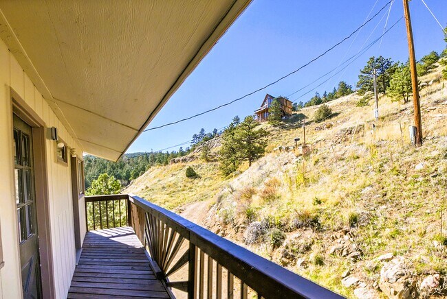 Building Photo - 1244 Hyland Dr