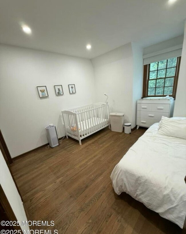 Building Photo - 530 Wall St