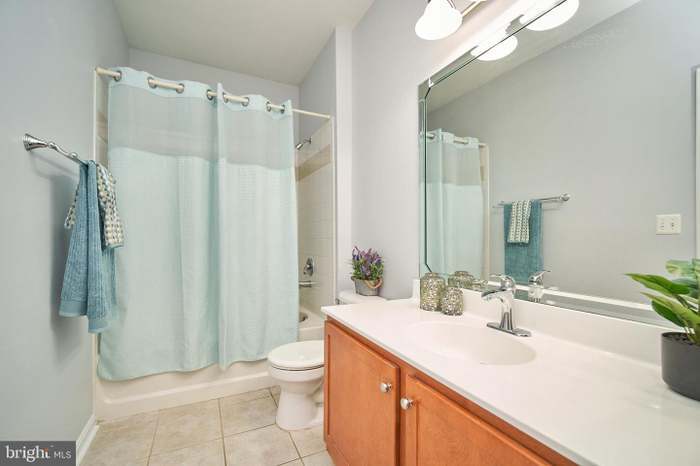 Bathroom - 4862 Eisenhower Ave