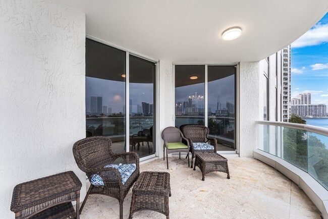 Building Photo - 6000 Island Blvd