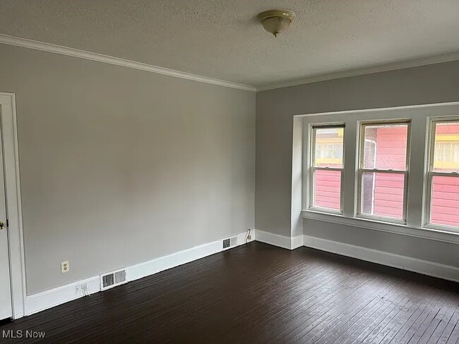 Building Photo - 12818 Beachwood Ave