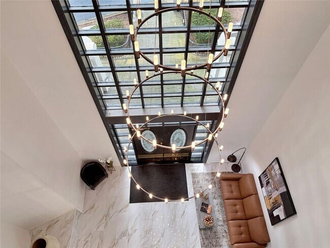 Building Photo - 1308 Pine Heights Dr NE