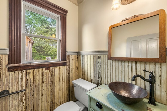 Building Photo - 479 W Park St