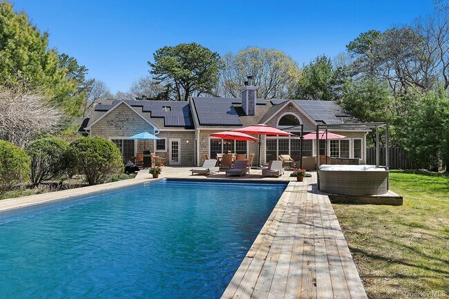 Building Photo - 492 E Hampton Sag Harbor Turnpike