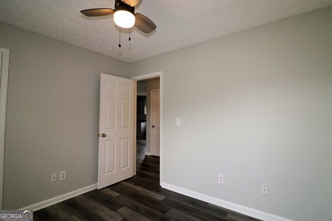 Building Photo - 18 Southwind Dr