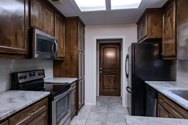 Building Photo - 2803 Pueblo Ct N
