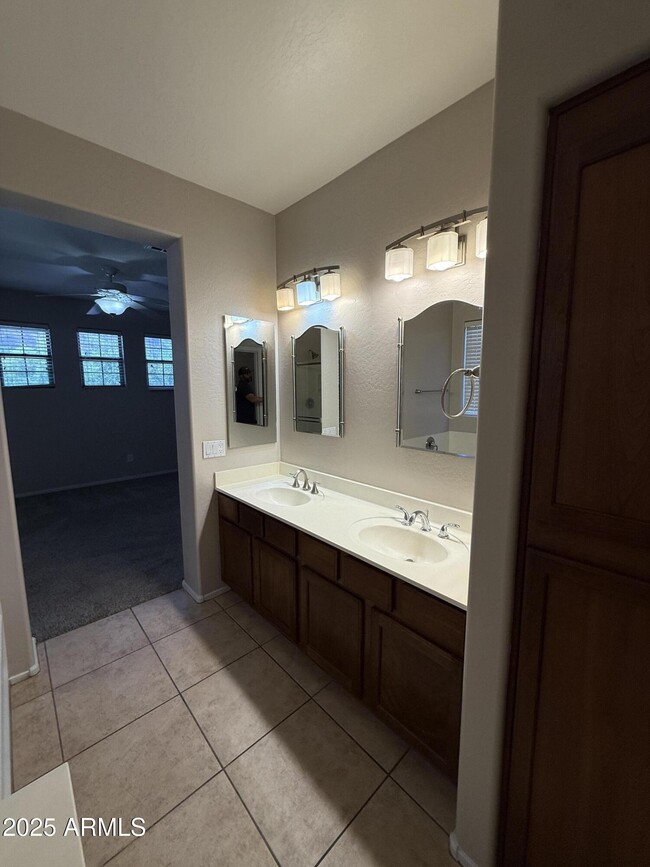 Building Photo - 5355 W Chisum Trail