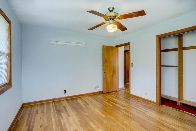 Building Photo - 3 bedroom, 2 bath Ranch -AVAILABLE AUGUST