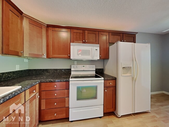 Building Photo - 200 SW Florence Ave