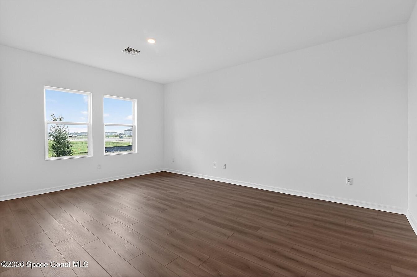 Building Photo - 1450 Victoria Blvd