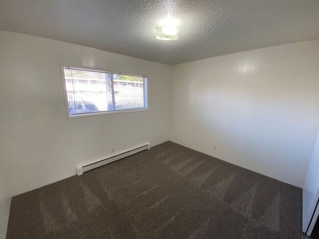 Building Photo - 550 SW Levens St