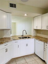 Building Photo - 115 Lake Emerald Dr