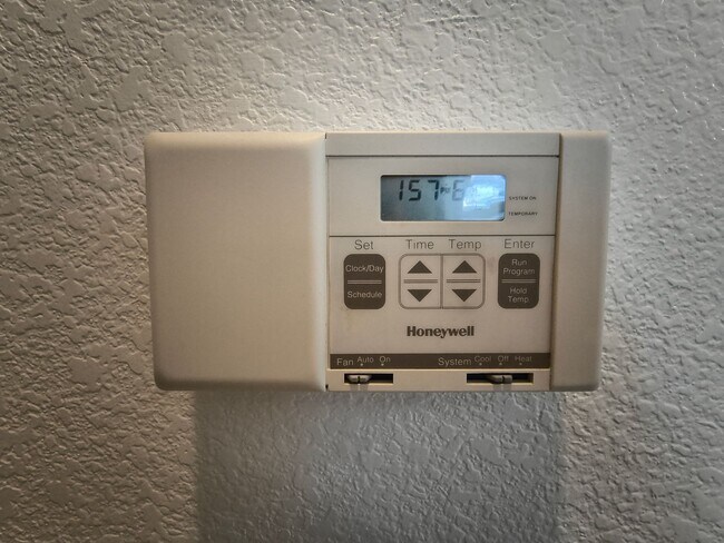 Building Photo - Brand New Flooring and FRESH Paint - SPACIOUS 3 BEDROOM HOUSE IN LIVERMORE!!!