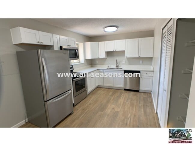 Building Photo - One level living for this fantastic rancher in Fountain