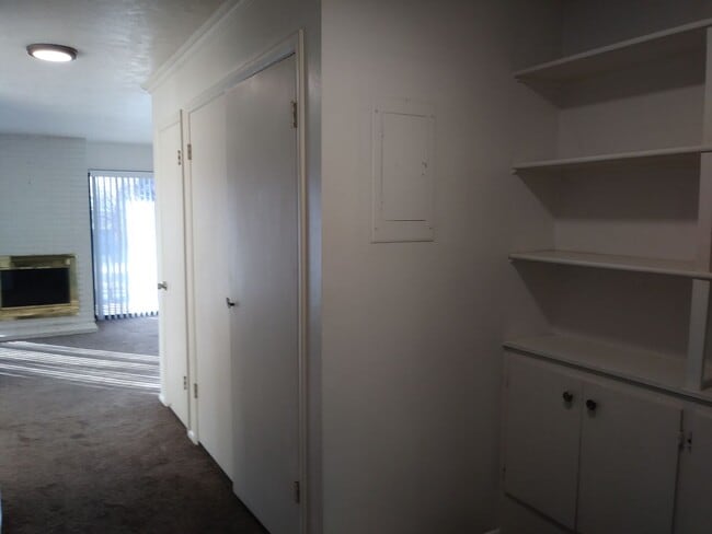 Building Photo - Large 3 bed 3 bath Condo in Provo