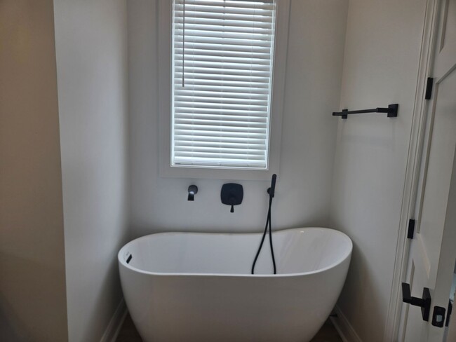 Building Photo - $1600 per bedroom. Brand new and waiting f...