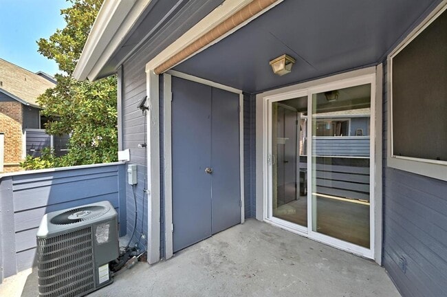 Building Photo - 2500 Burleson Rd