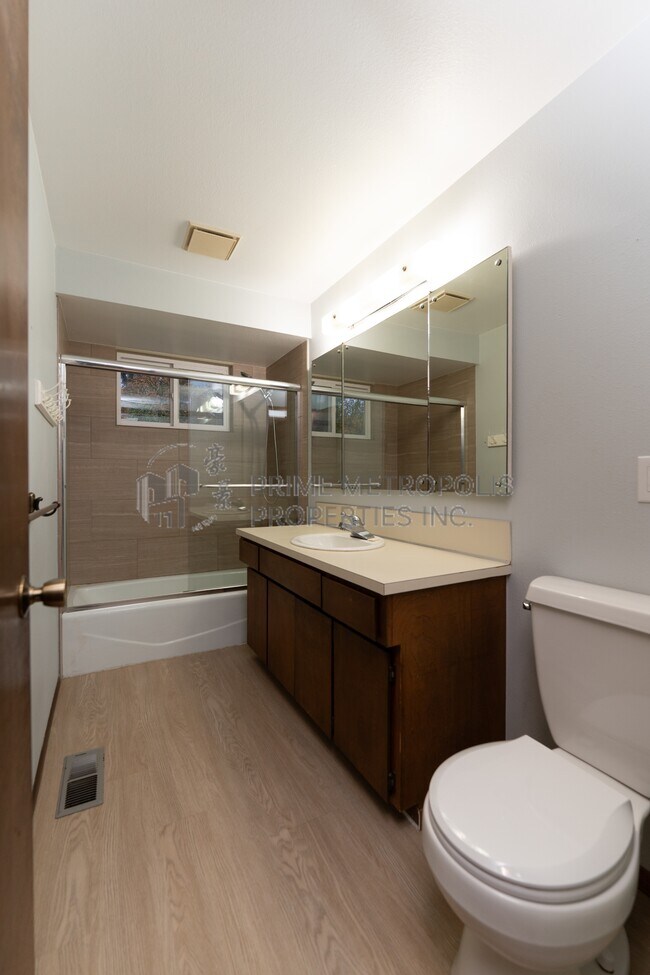 Building Photo - 5924 114th Pl SE