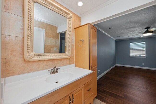 Building Photo - 17634 Huntersglen Cir