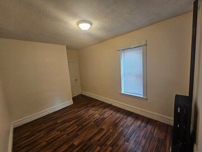 Building Photo - 132 W Douglass St