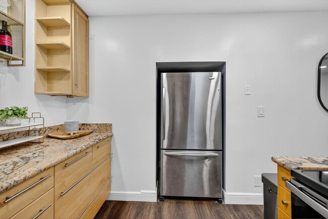 Building Photo - 1317 NE 1st Ave.