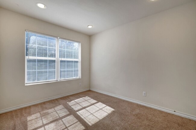 Building Photo - 7823 Kingsbury Wood