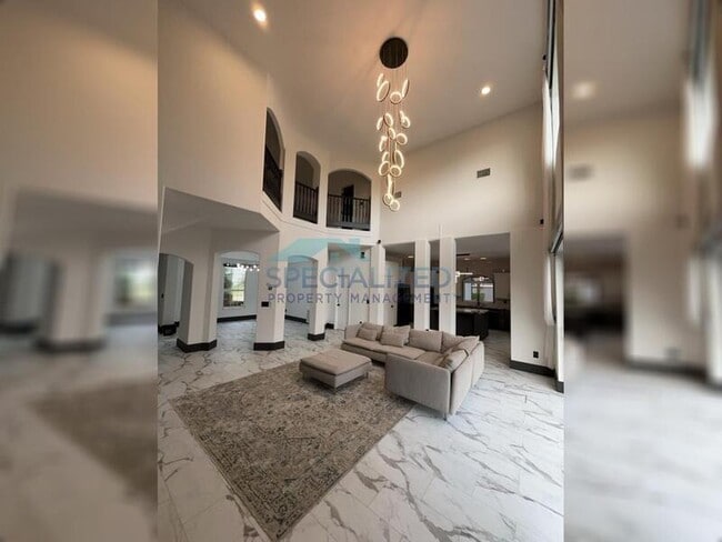 Building Photo - 8131 Vineland Oaks Blvd