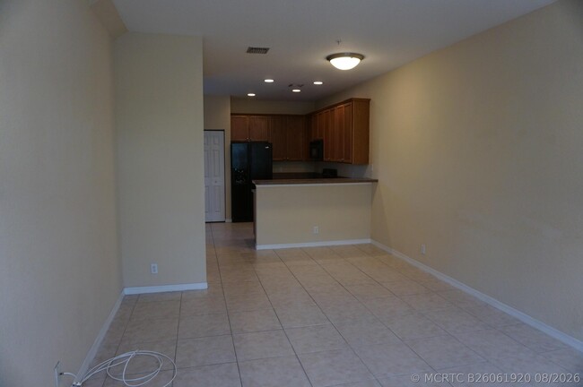 Building Photo - 335 E Thatch Palm Cir