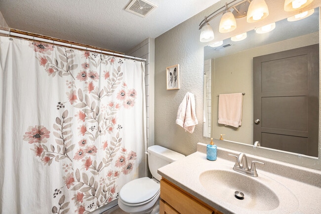 Building Photo - 232 N Broadway