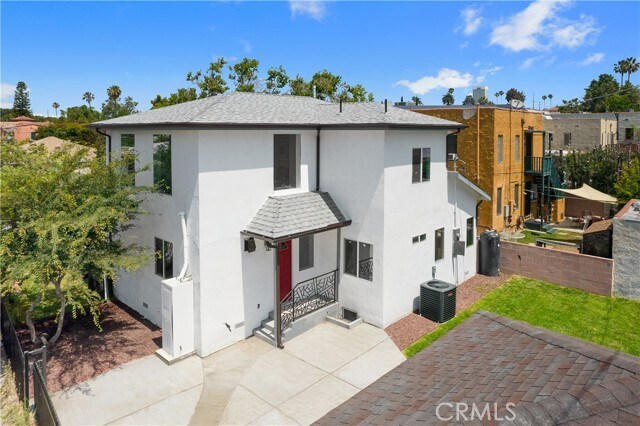 Building Photo - 1372 Carmona Ave