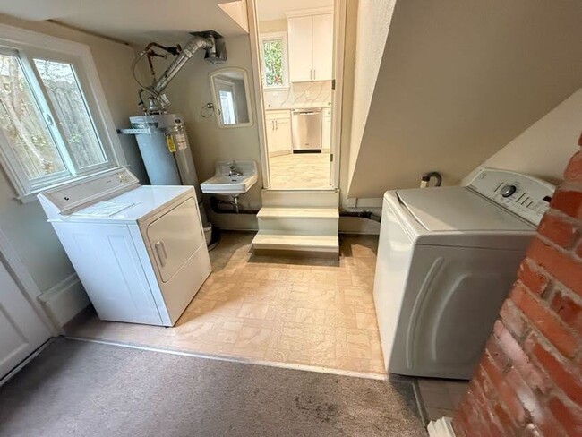 Building Photo - Charming 2-Bedroom Home Large Rumpus Room,...