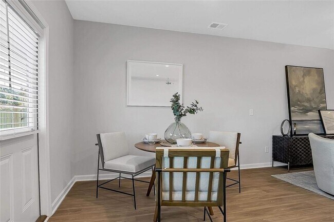 Building Photo - 10 American Ave