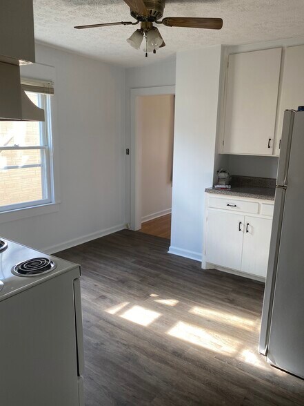 Kitchen - 105 Hill St NE