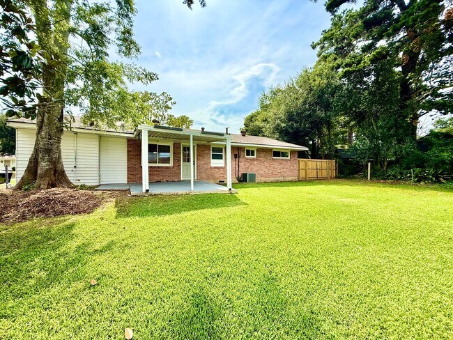 Building Photo - 2235 E Contour Dr