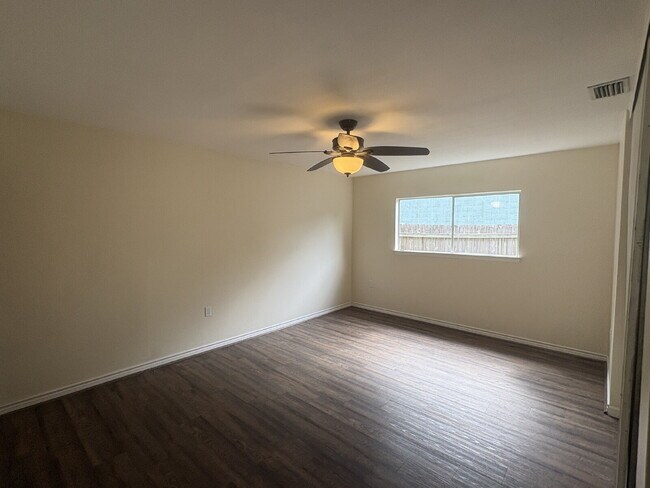 Building Photo - 3-Bed, 2 Baths, 2 Living Ares With Cozy Fireplace in San Antonio!"