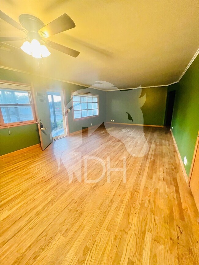 Building Photo - "Charming 4-Bedroom Home with Beautiful Hardwood Floors on South Harding Street!"