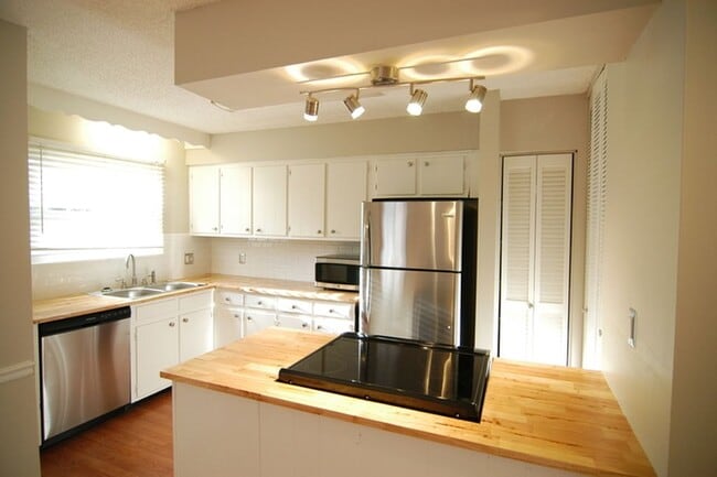 Building Photo - 5510 Country Dr