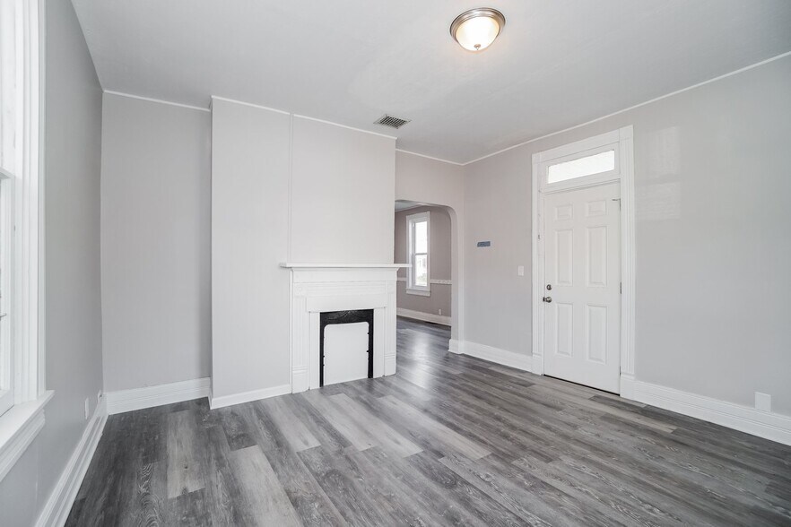 Building Photo - 602 King St