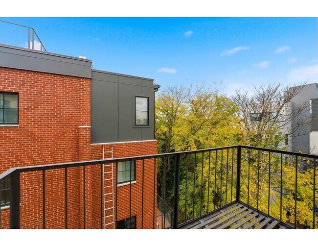 Building Photo - 716 Hudson St