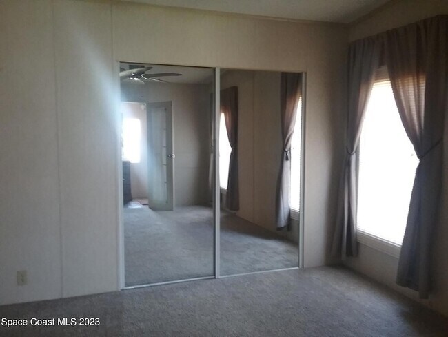Building Photo - 1609 Ridge Dr