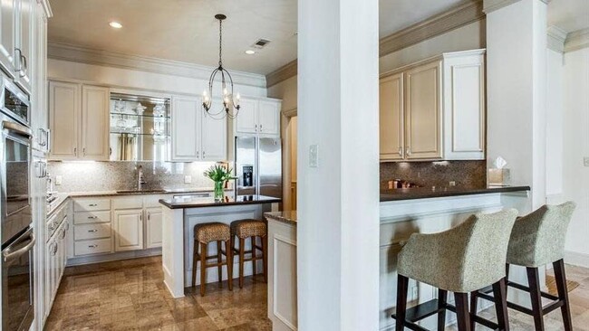 Building Photo - 2848 Woodside-118