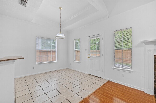 Building Photo - 2106 Hawks Rd