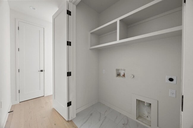 Building Photo - 1709 Maple Ave