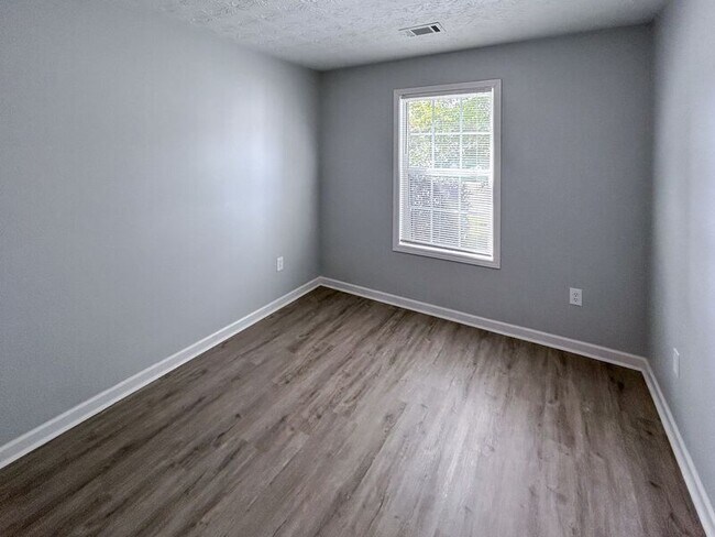 Building Photo - 242 Bridgeport Ln