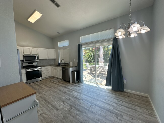 Building Photo - 9428 Plainoak Way