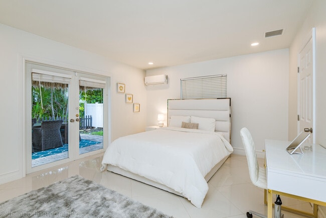 Building Photo - 1510 SE 14th Ct