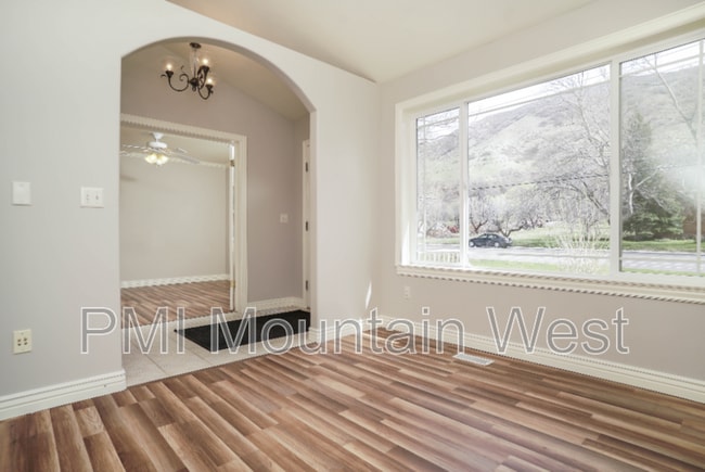 Building Photo - 144 S Mountain Rd