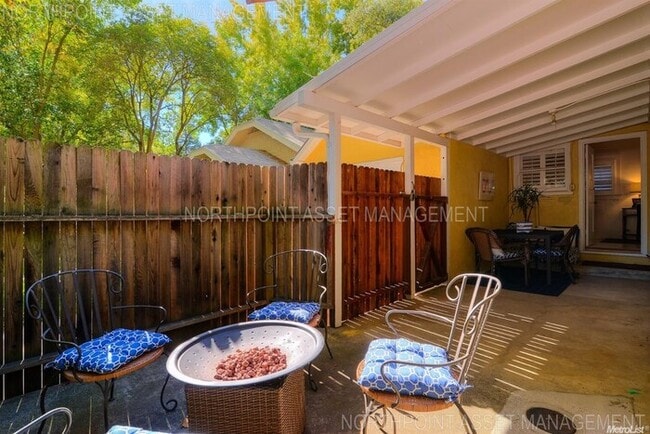Building Photo - Charming East Sacramento Bungalow – Prime ...