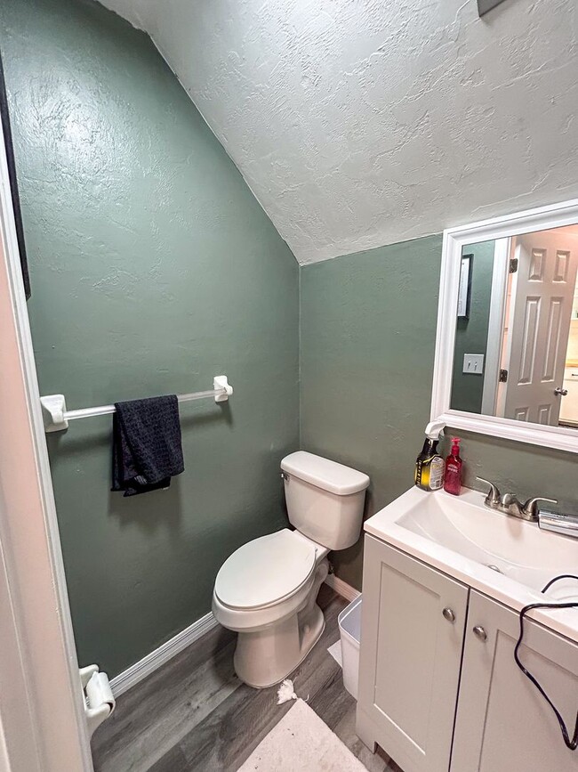 Building Photo - 1038 SW 6th Dr