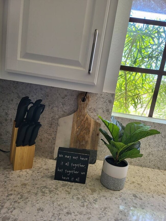 Building Photo - 1211 N Miller Rd